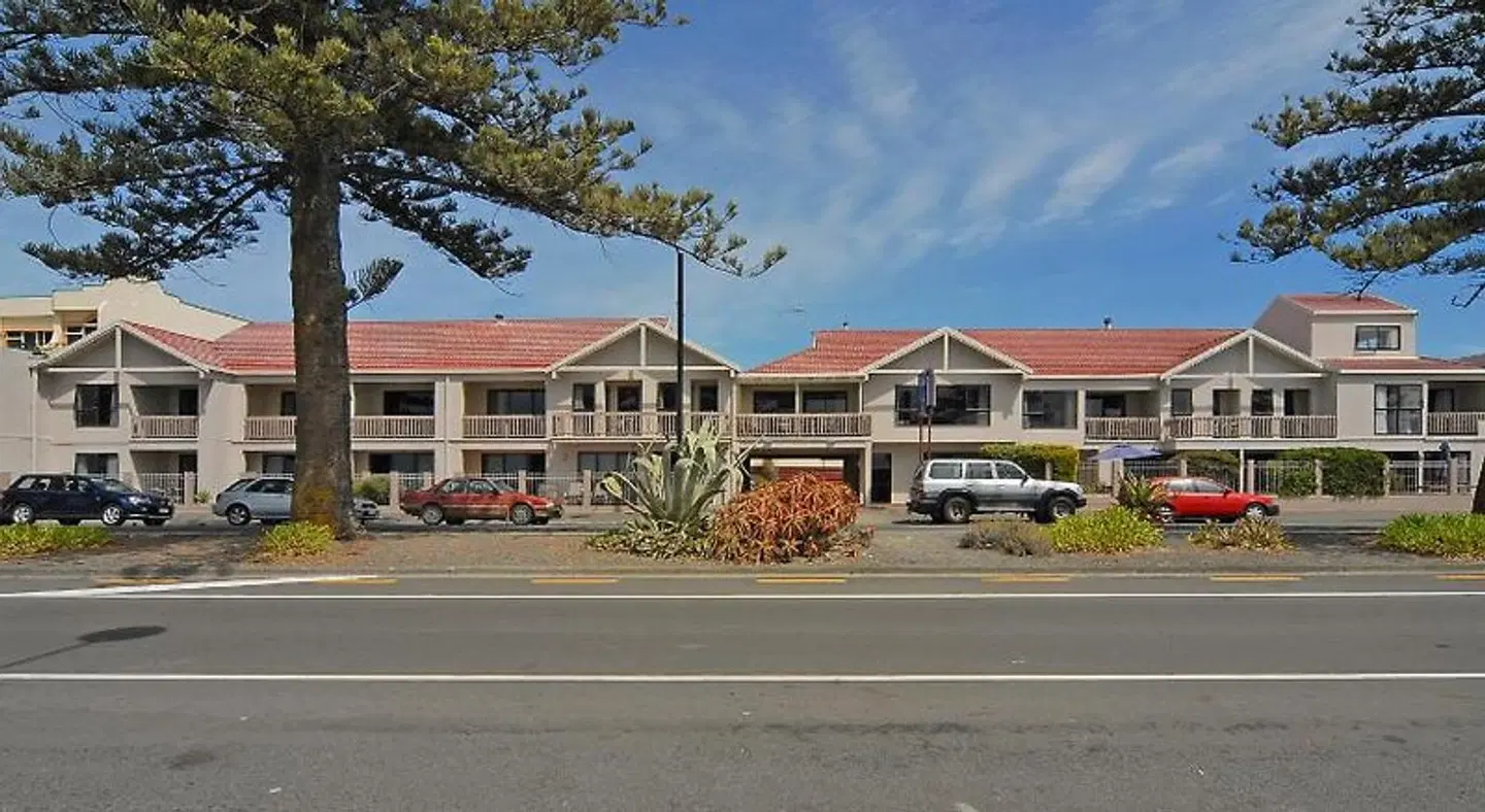 Edgewater Motor Lodge EXTERIOR