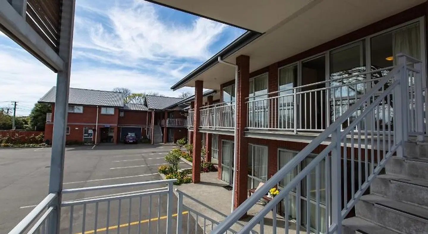 Cranford Oak Motel TERRACE