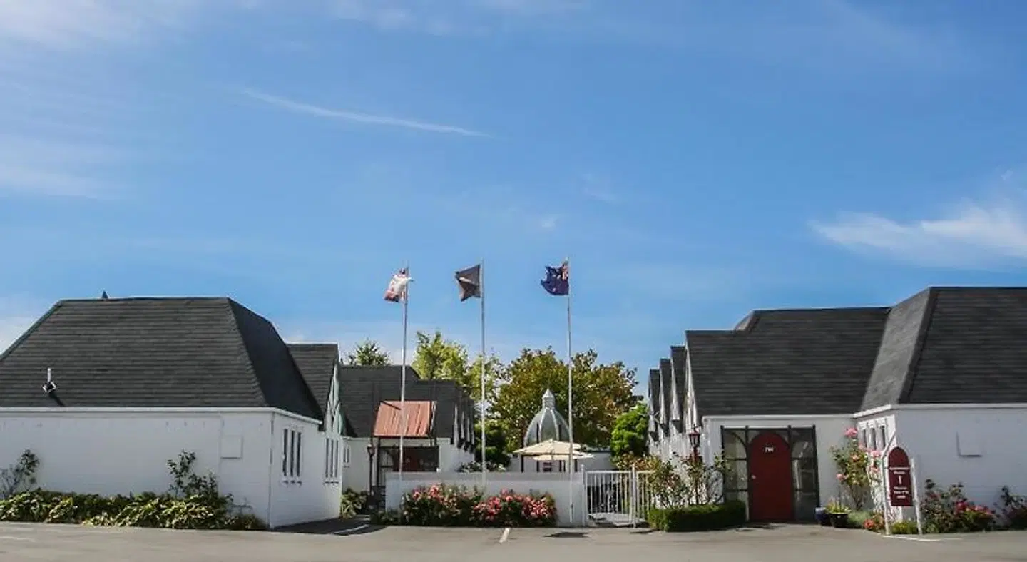 Camelot Motor Lodge EXTERIOR