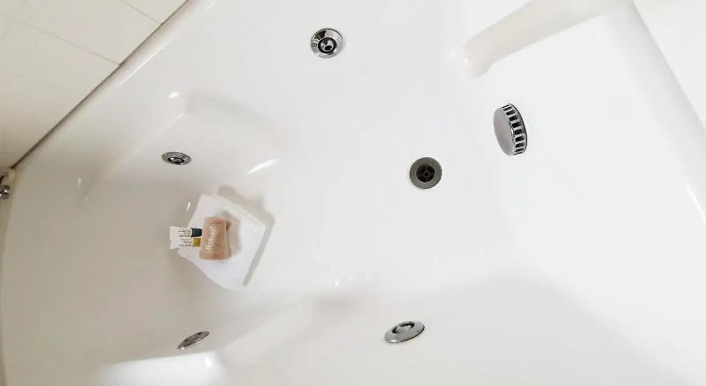 Fitzherbert Castle Motel BATHROOM