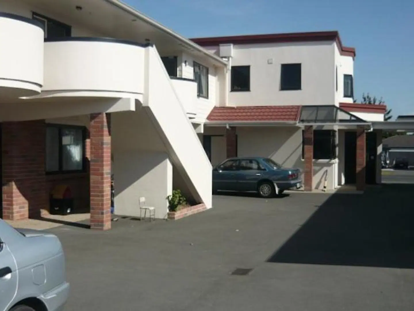 Ulster Lodge Motel EXTERIOR