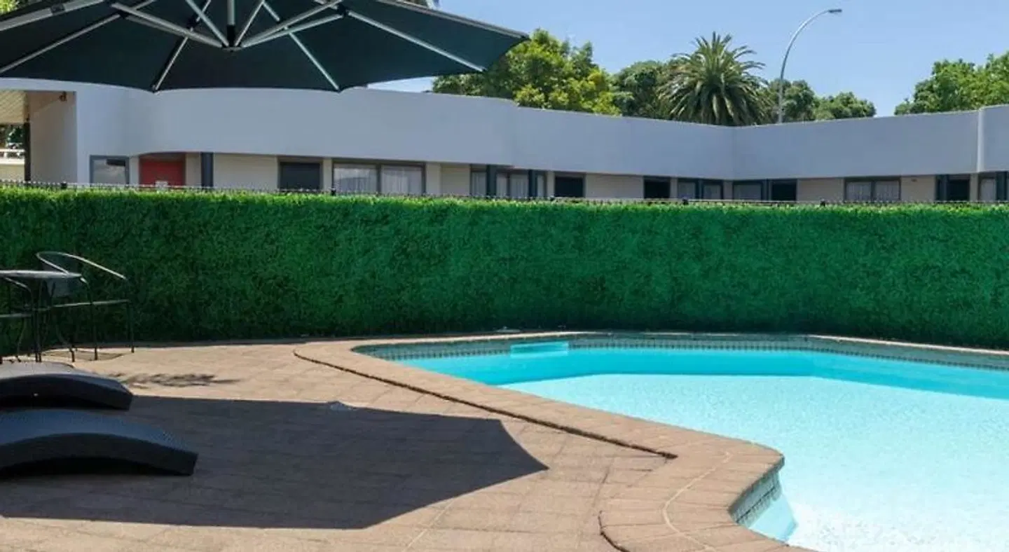 Durham Motor Inn OUTDOOR_POOL