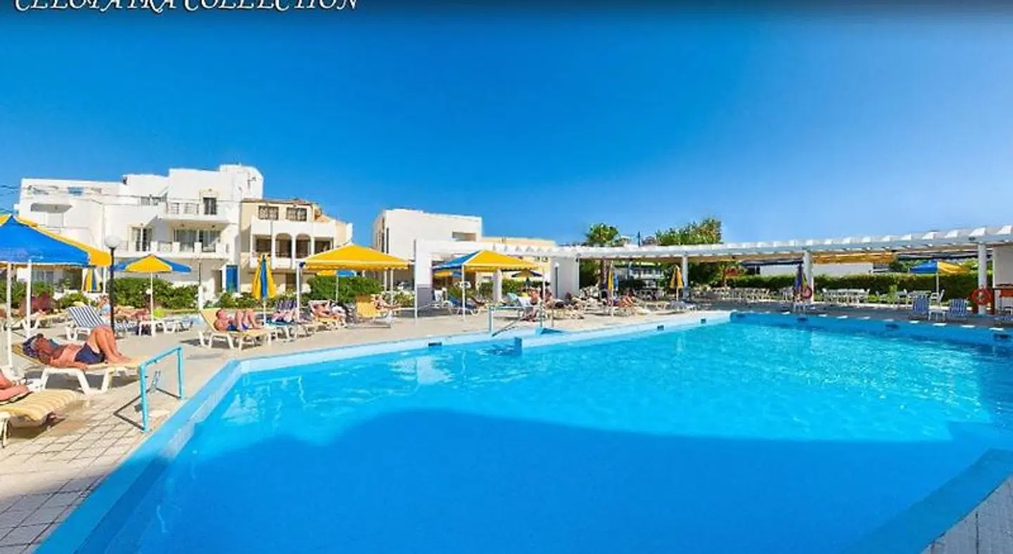 Cleopatra Kris Mari OUTDOOR_POOL