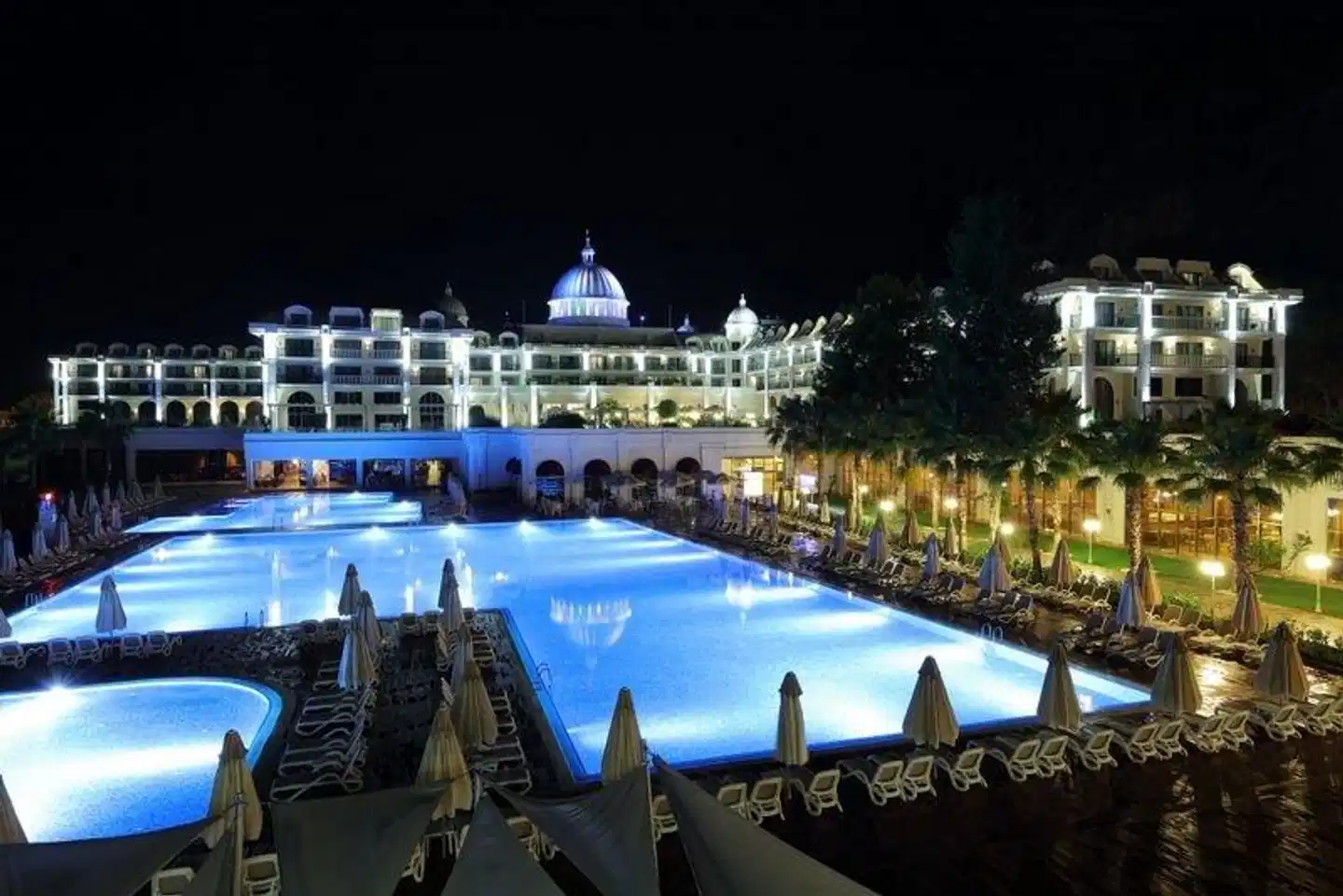 Juju Premier Palace POOL