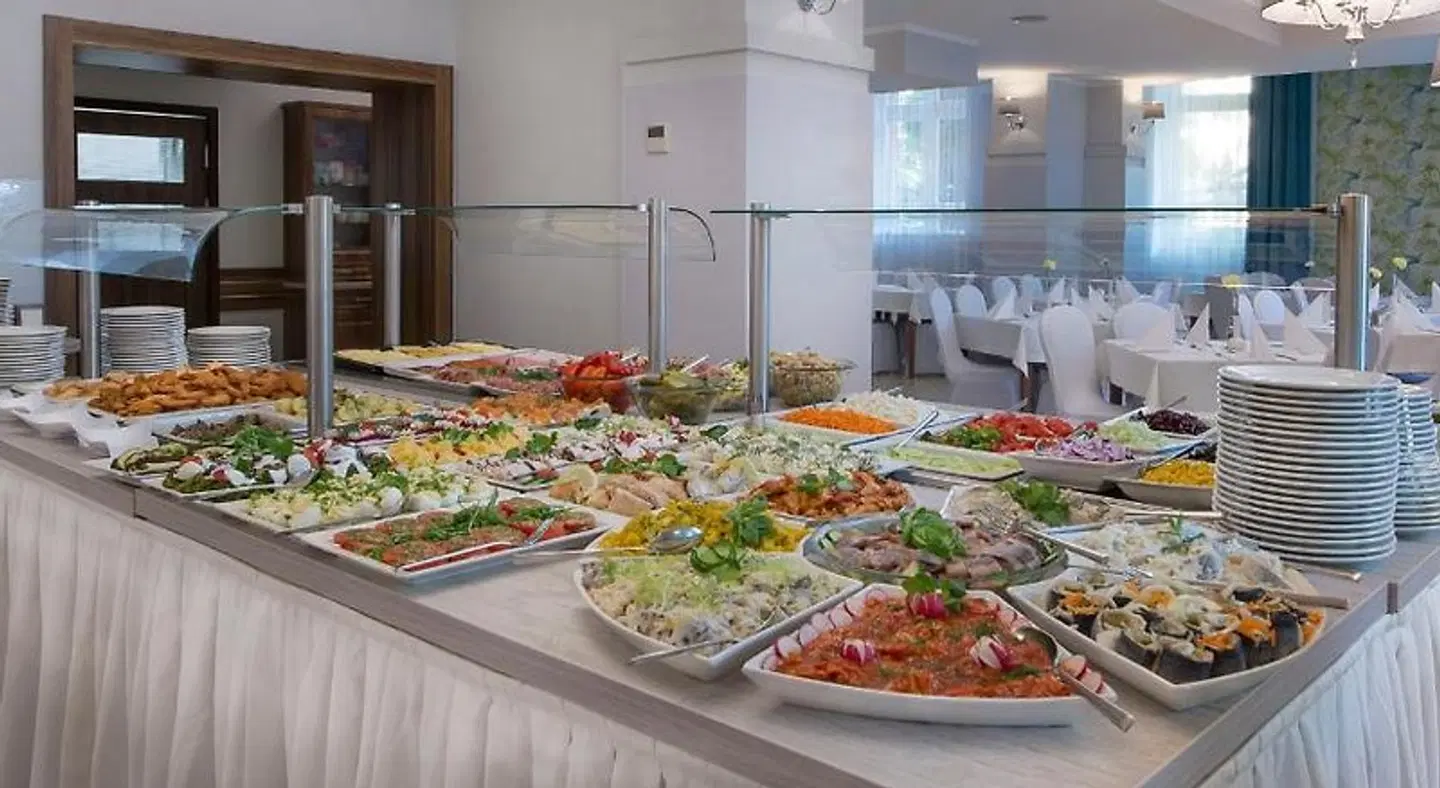 Cesarskie Ogrody RESTAURANT