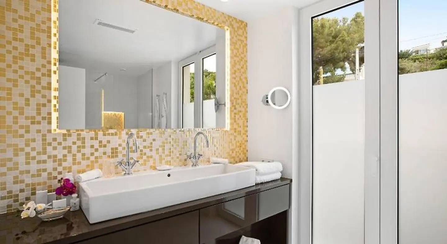 Portals Hills Boutique Hotel BATHROOM