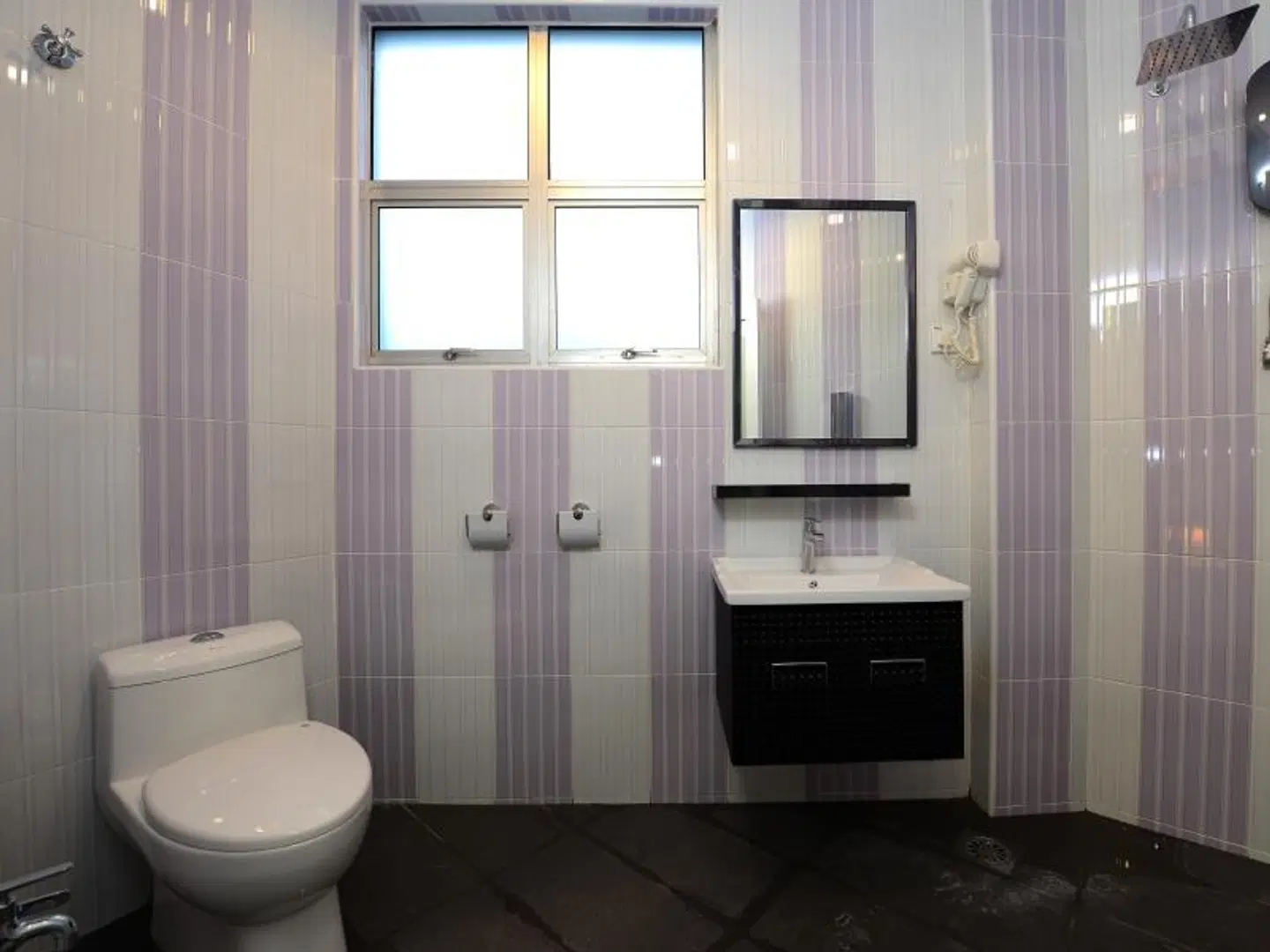 Hotel de Art @ Section 19 BATHROOM