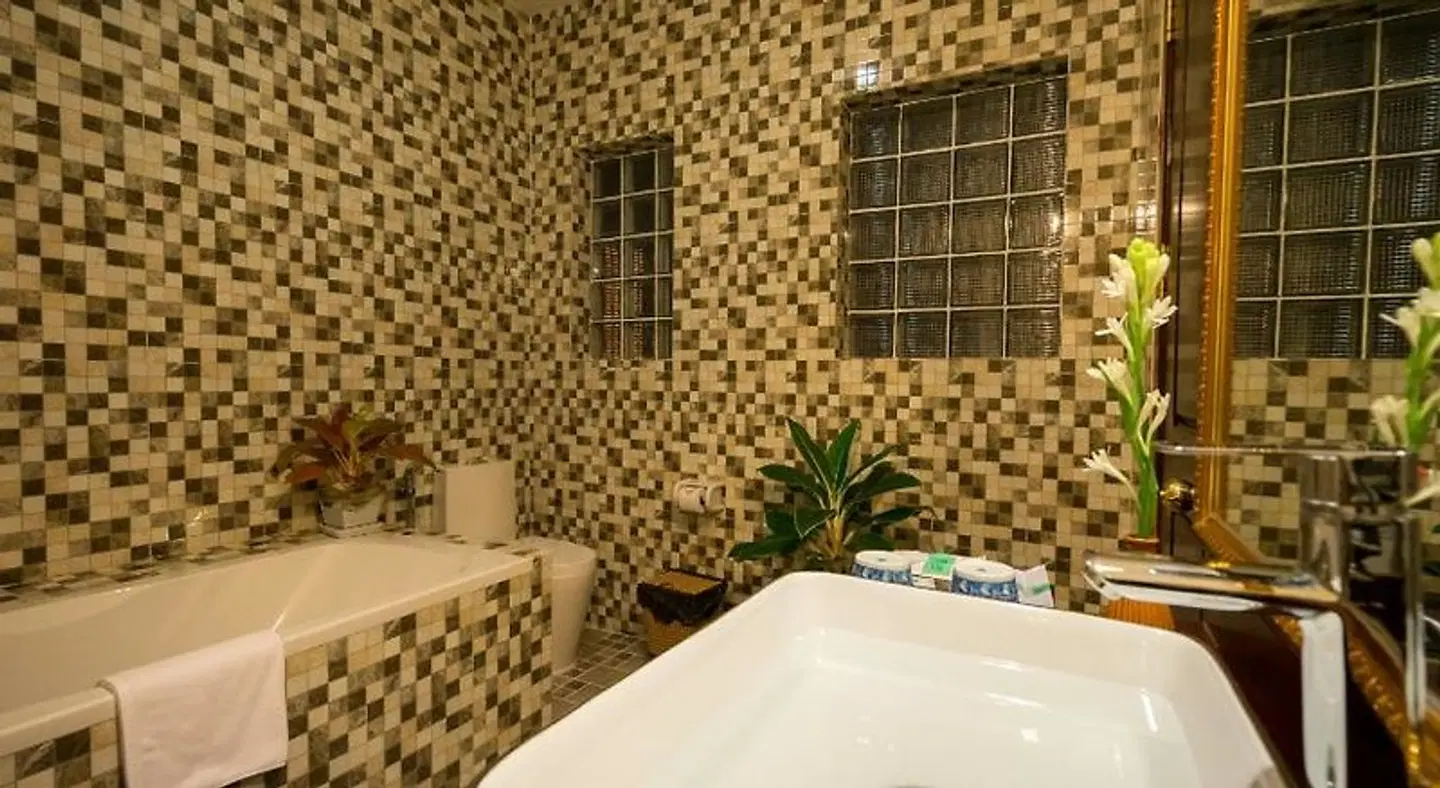Beyond Yangon Boutique Inn BATHROOM