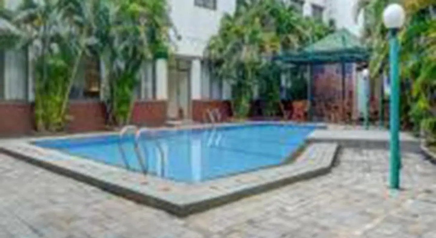 Grand Cikarang Hotel OUTDOOR_POOL