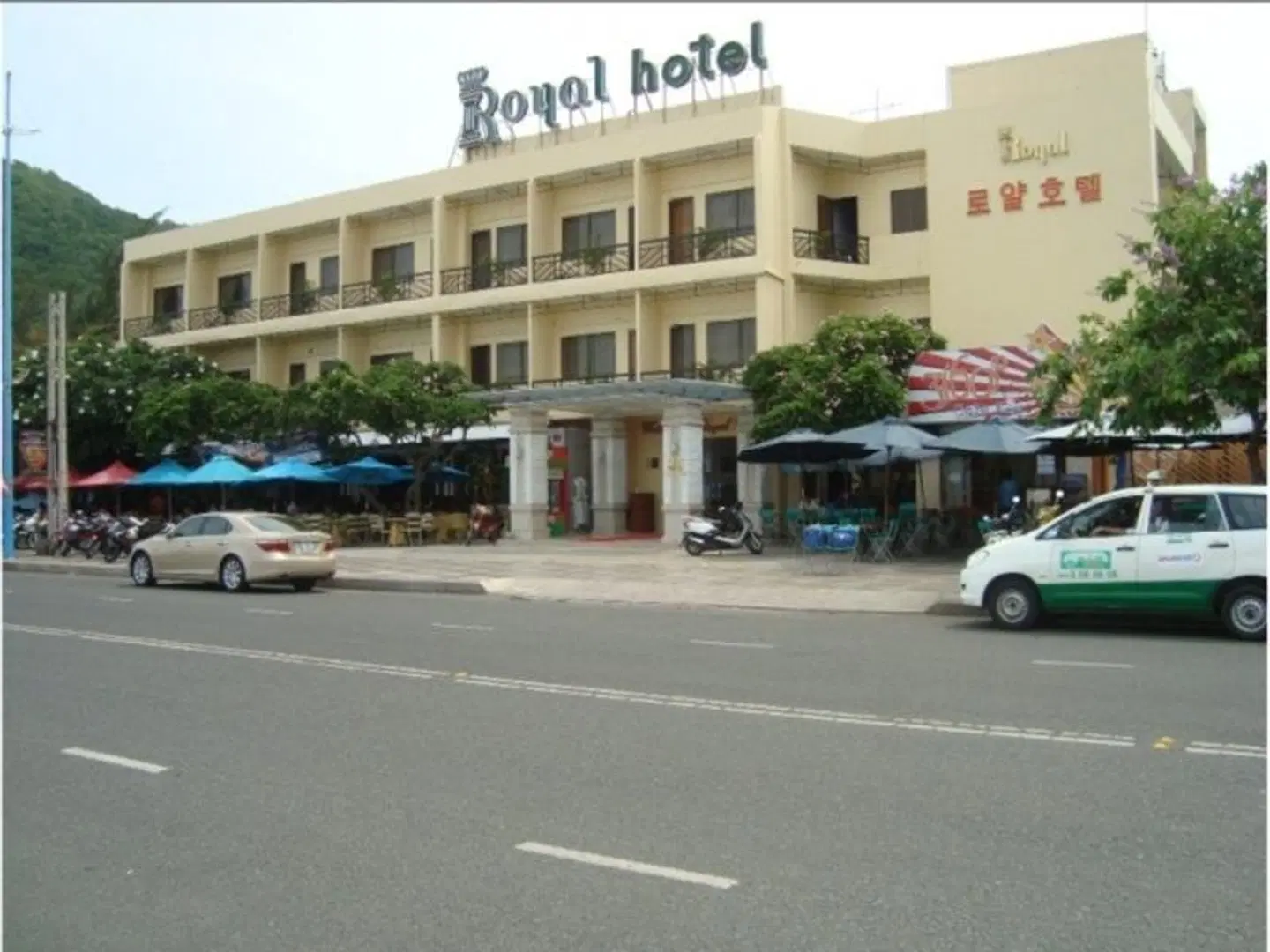 Royal Hotel EXTERIOR