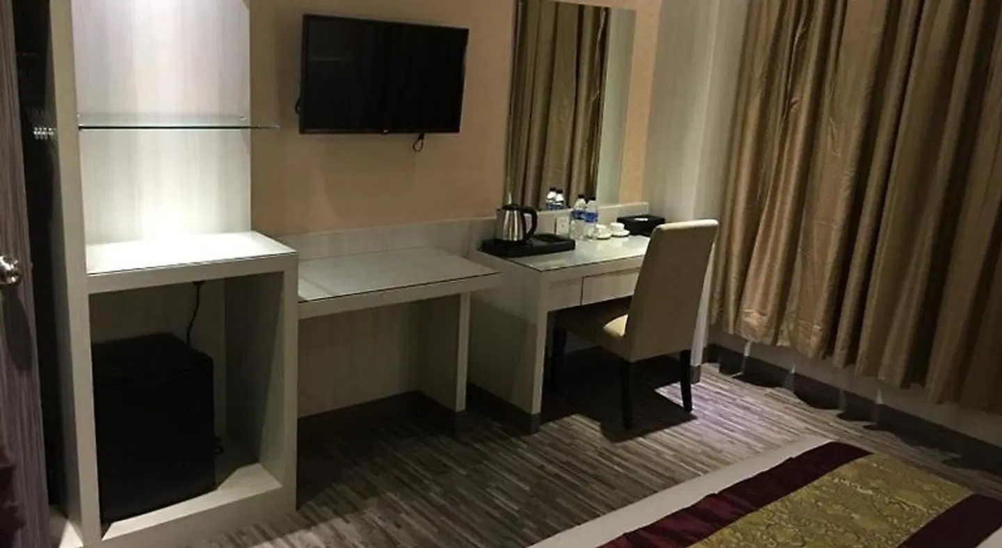 Grand Sydney Hotel Batam BATHROOM