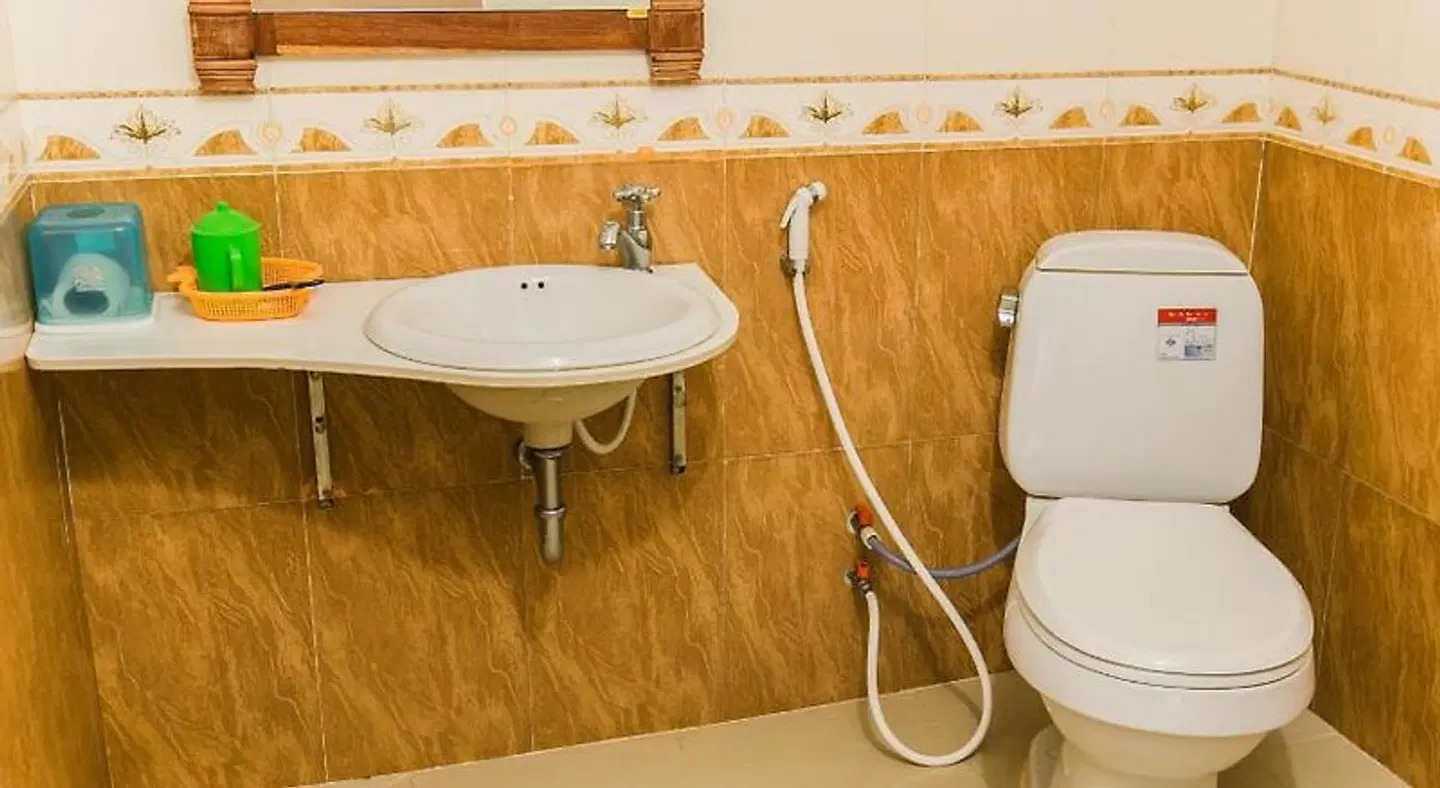Asia Hotel BATHROOM