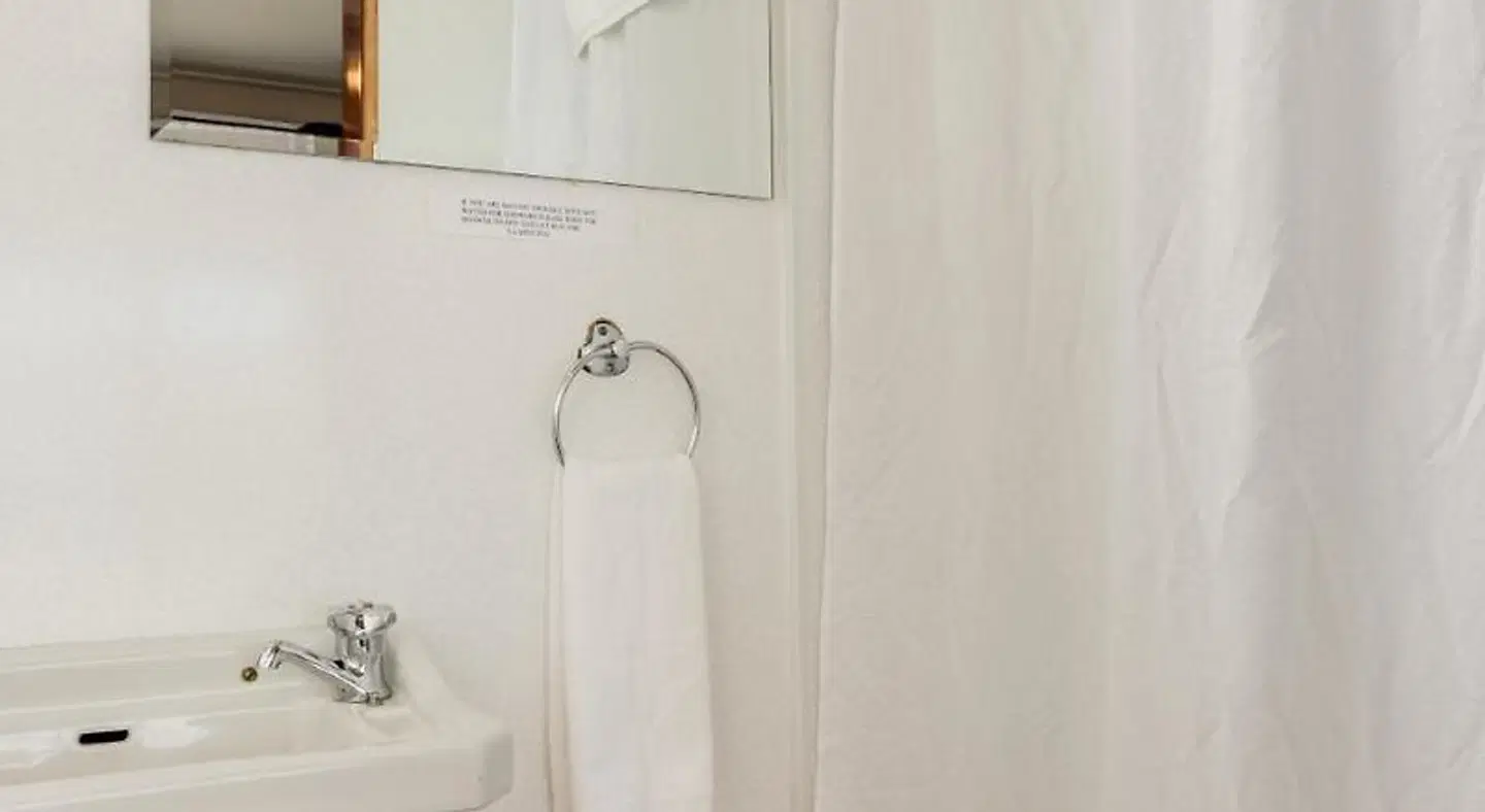 Ocean Beach Hotel BATHROOM