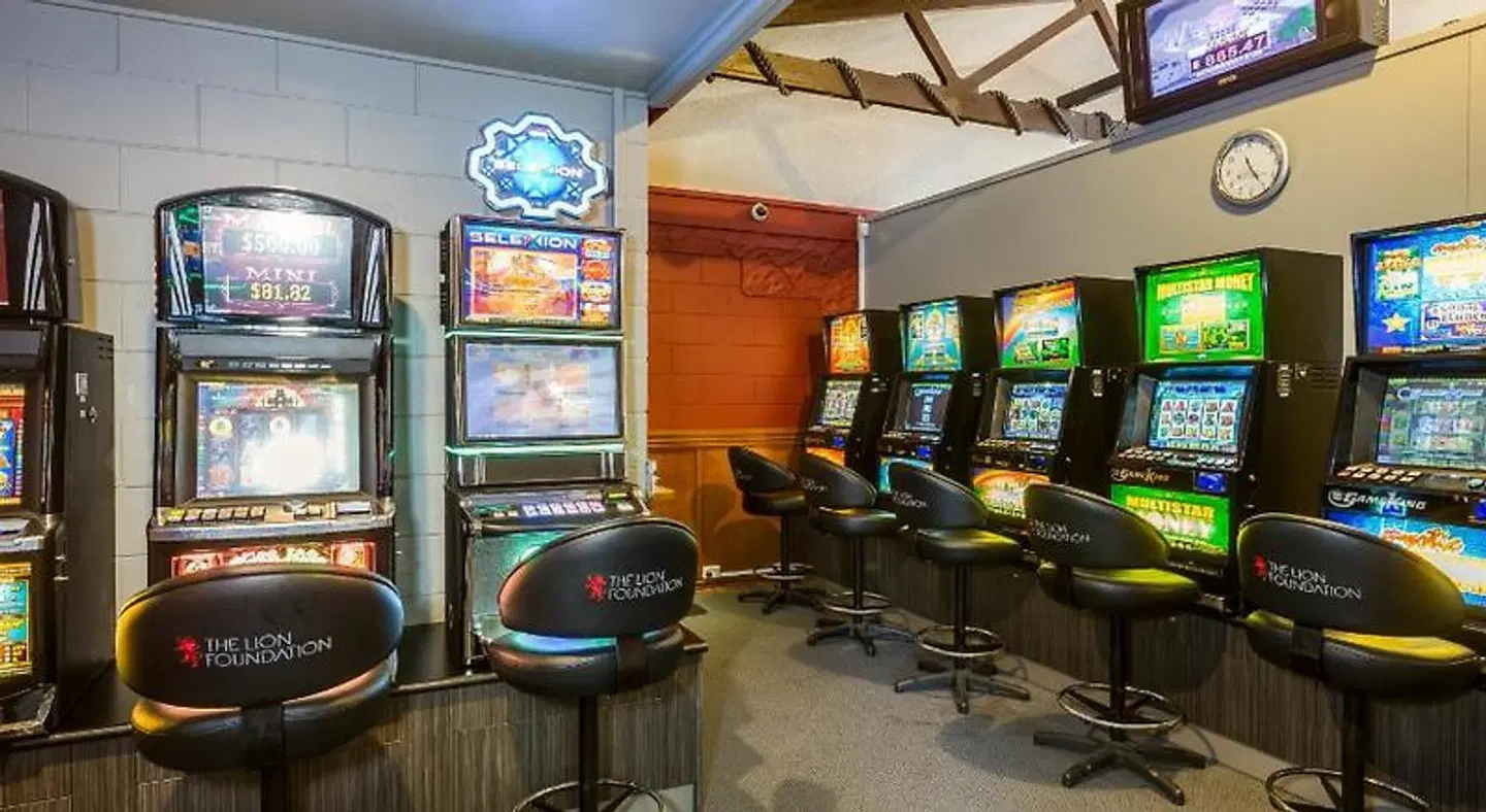 Ocean Beach Hotel BAR