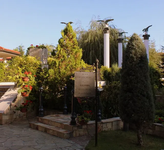 Royal Palace Helena Sands EXTERIOR