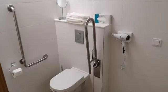 Metropol Spa Hotel Badezimmer