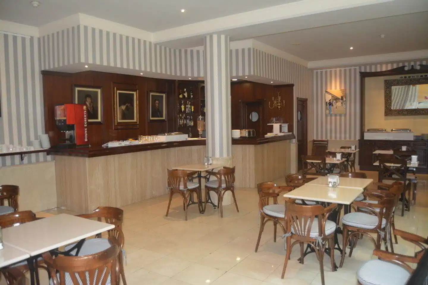 Apartamentos RF Bambi Bar