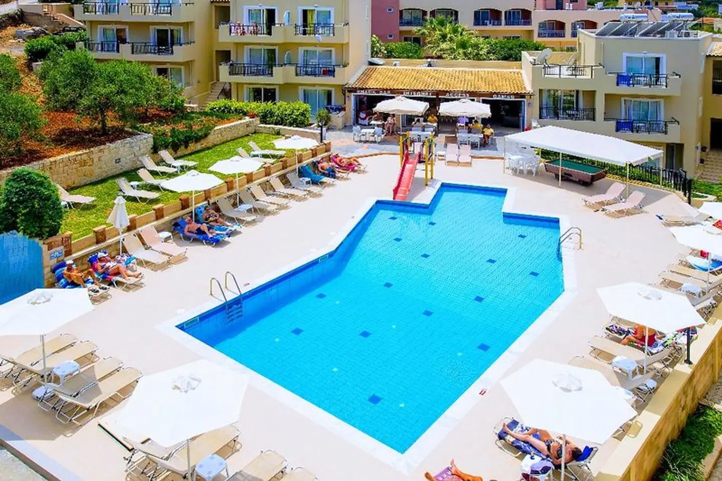 Rainbow Apartments OUTDOOR_POOL