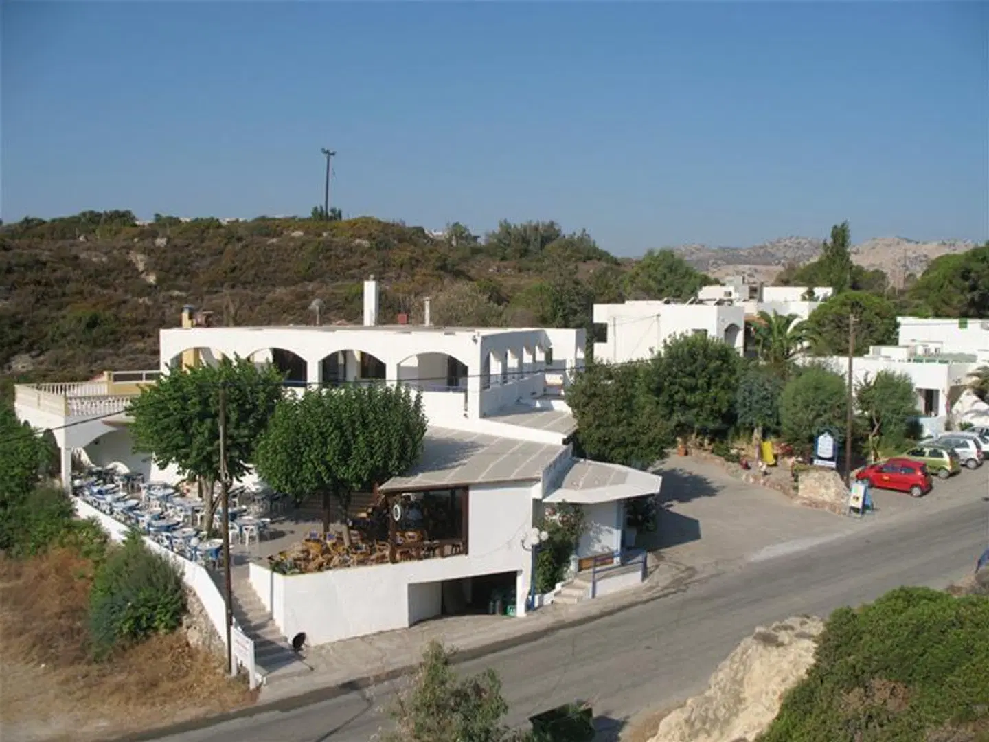Ladiko Inn Hotel EXTERIOR