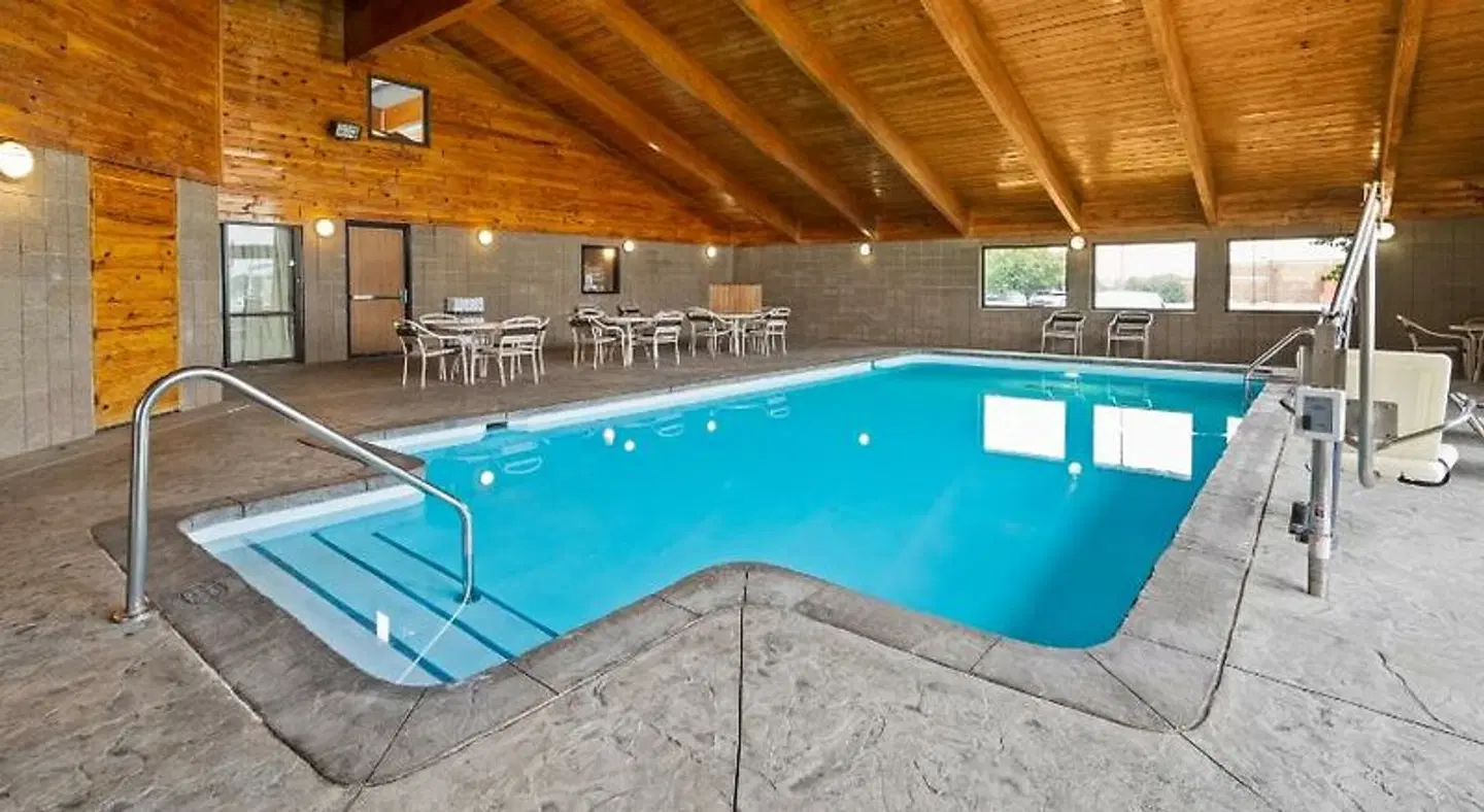 AmericInn by Wyndham Bismarck Hallenbad
