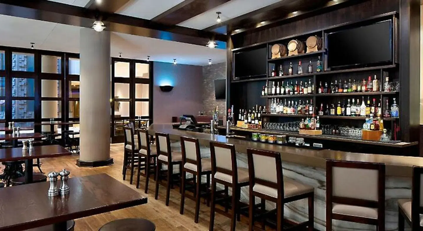 Little Rock Marriott Bar