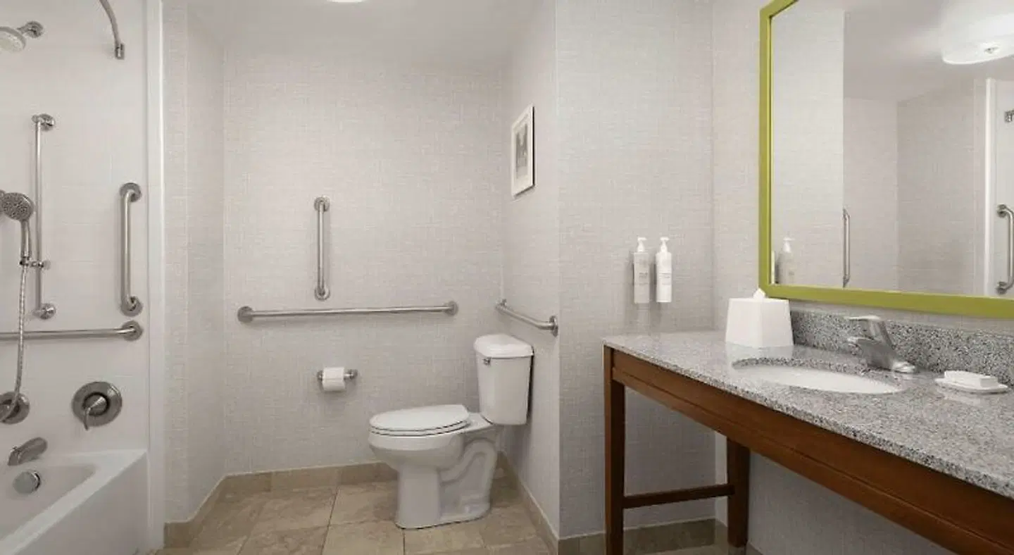 Hampton Inn & Suites Lynchburg Badezimmer