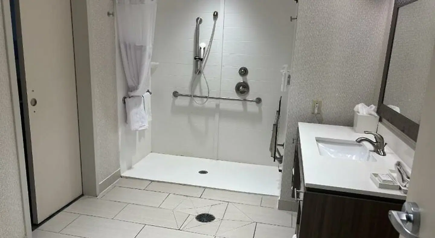 Home2 Suites by Hilton Conway Badezimmer