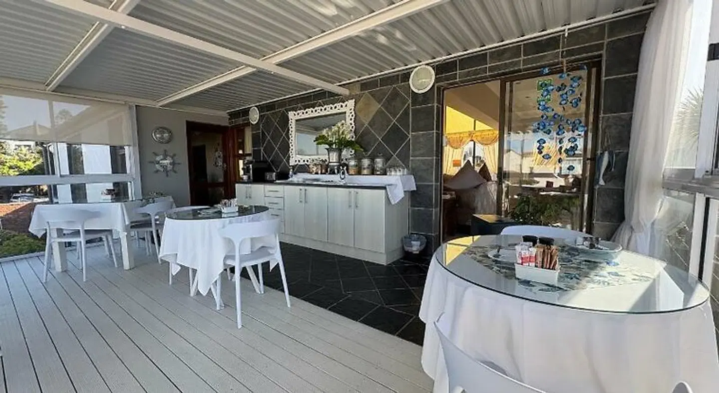 Le Blue Guesthouse Restaurant