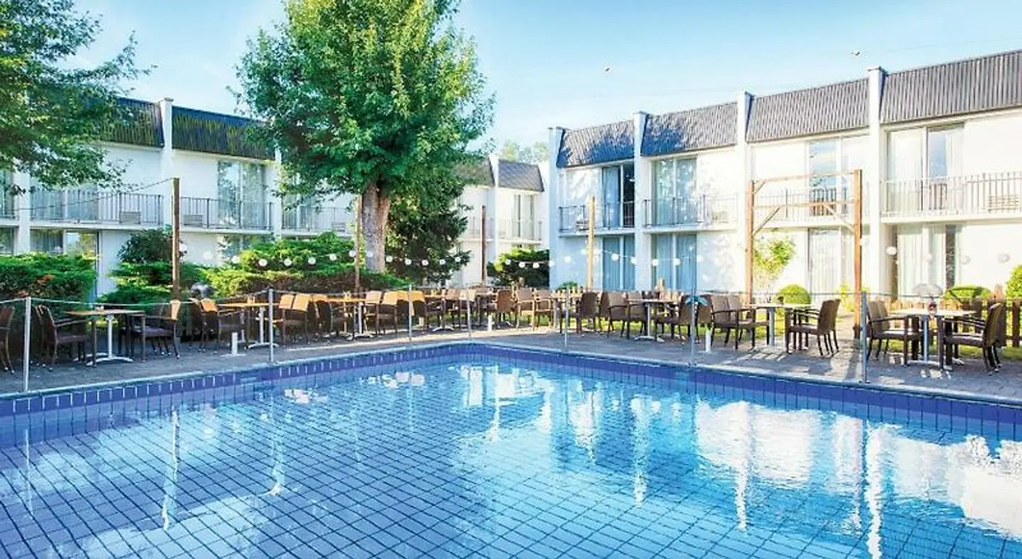Leonardo Hotel Düsseldorf Airport Ratingen OUTDOOR_POOL