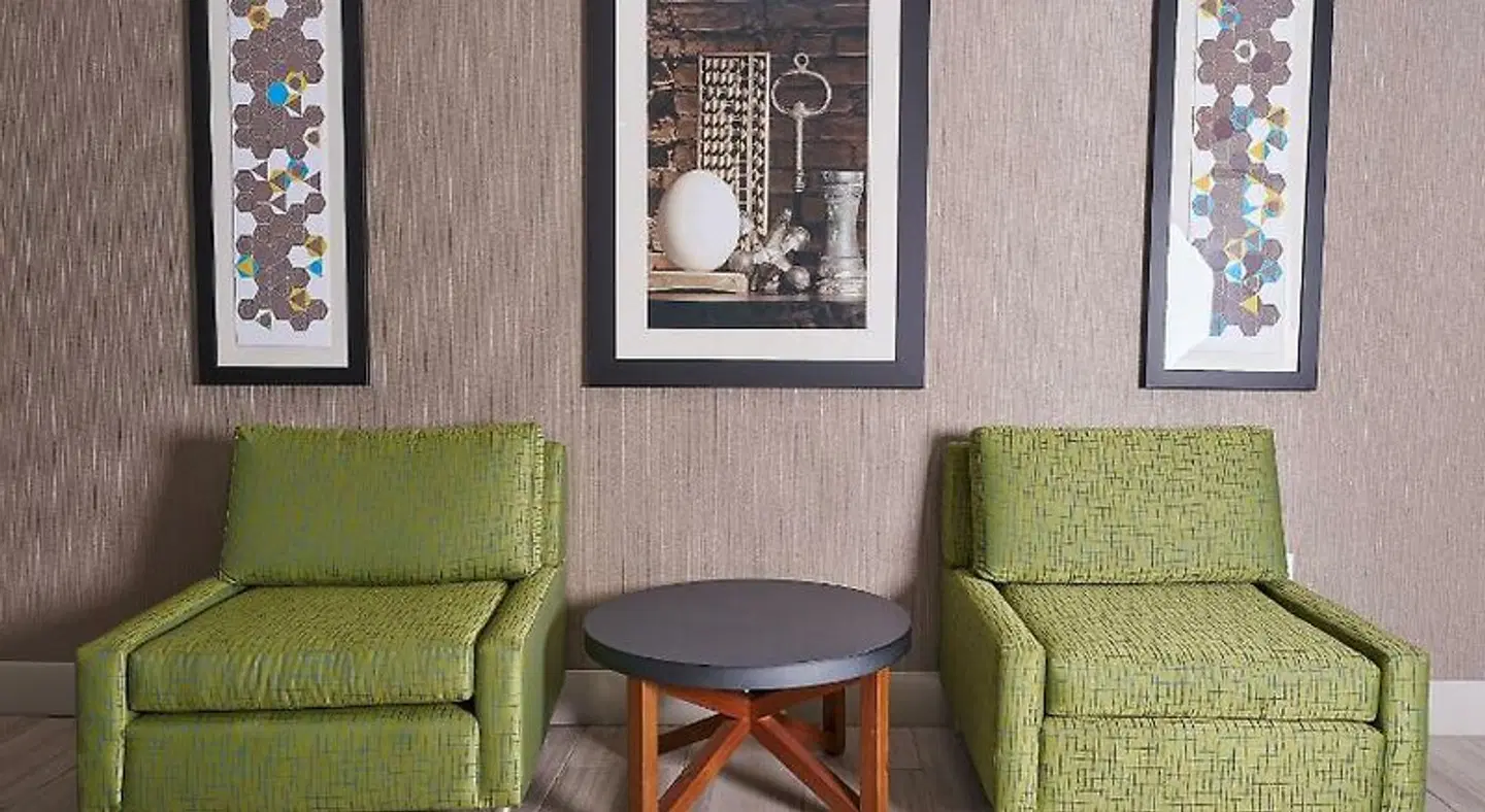 Holiday Inn Express Charleston-Civic Center by IHG LOUNGE_LOBBY