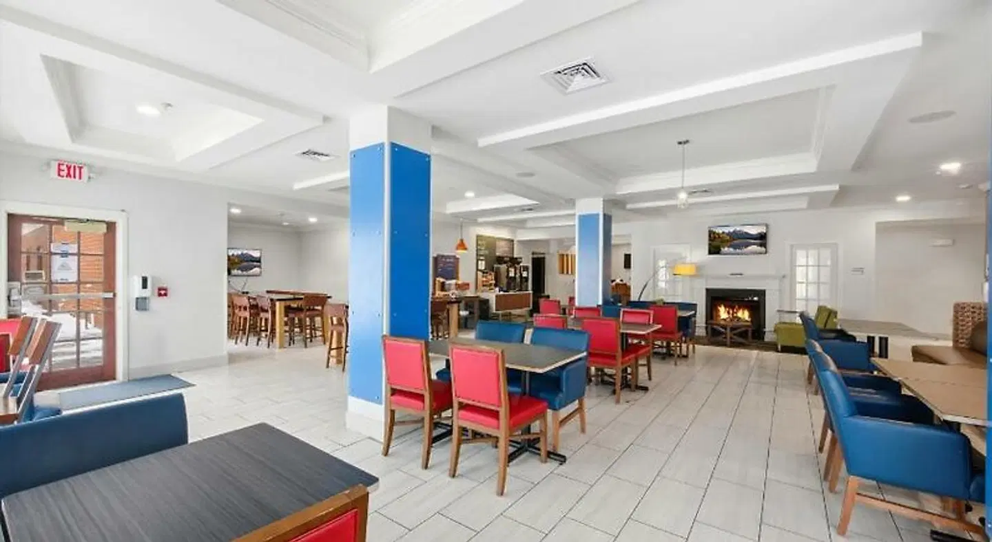 Holiday Inn Express & Suites Bethlehem Arpt-Allentown Area by IHG LOUNGE_LOBBY