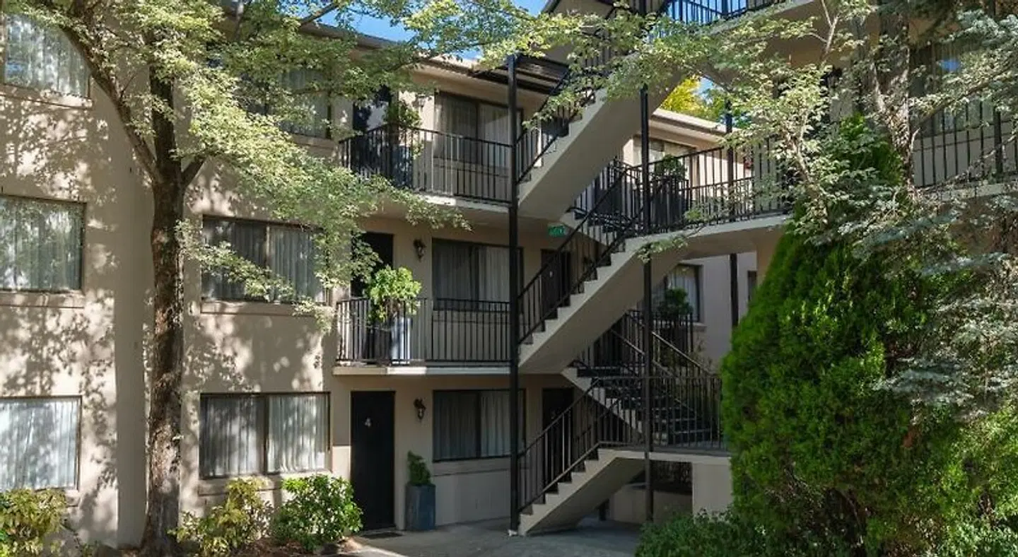 Grosvenor Court Apartments EXTERIOR