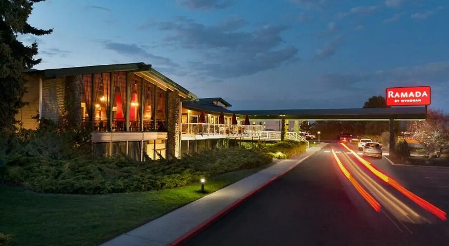 Ramada by Wyndham Spokane Airport EXTERIOR