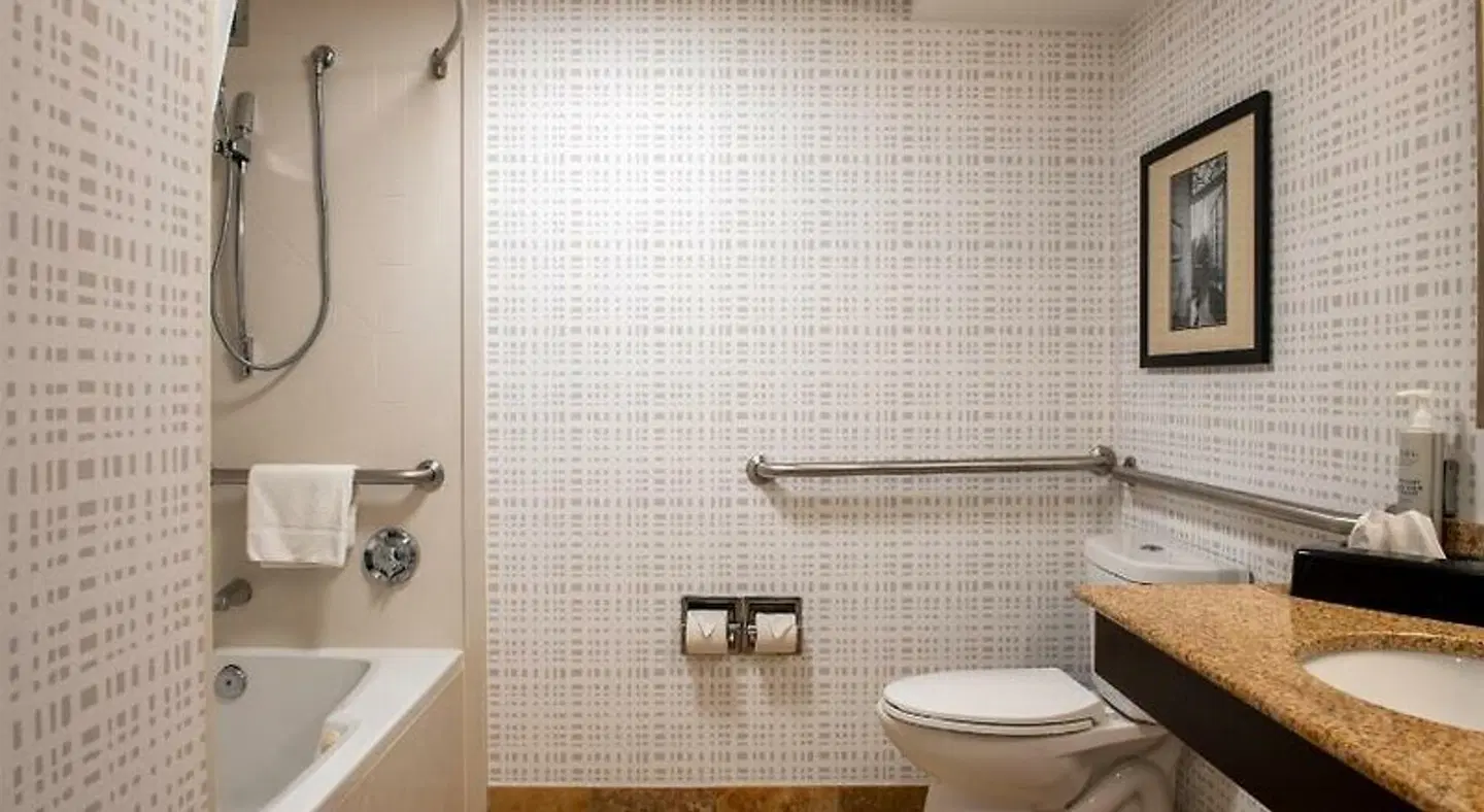 Hampton Inn Portsmouth Central Badezimmer