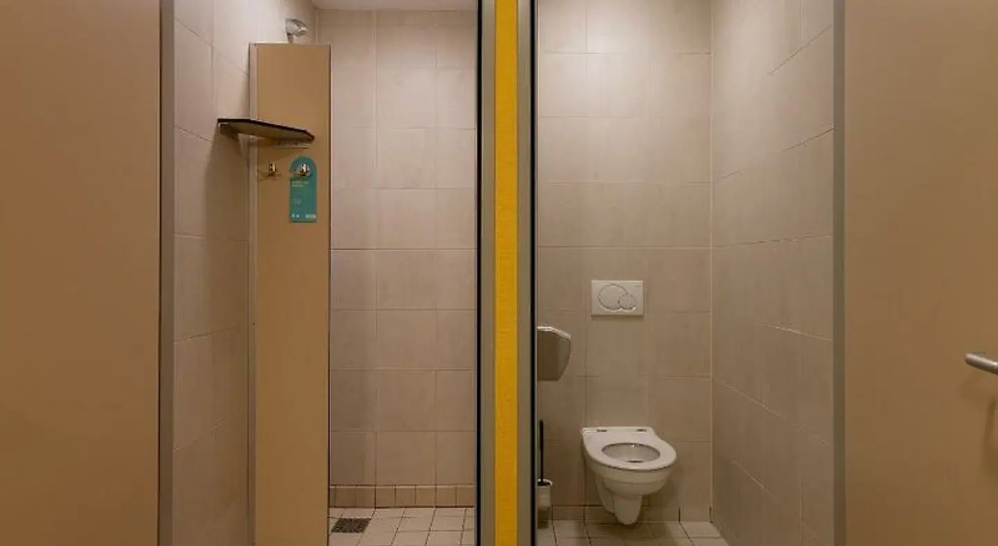 Stayokay Noordwijk Badezimmer