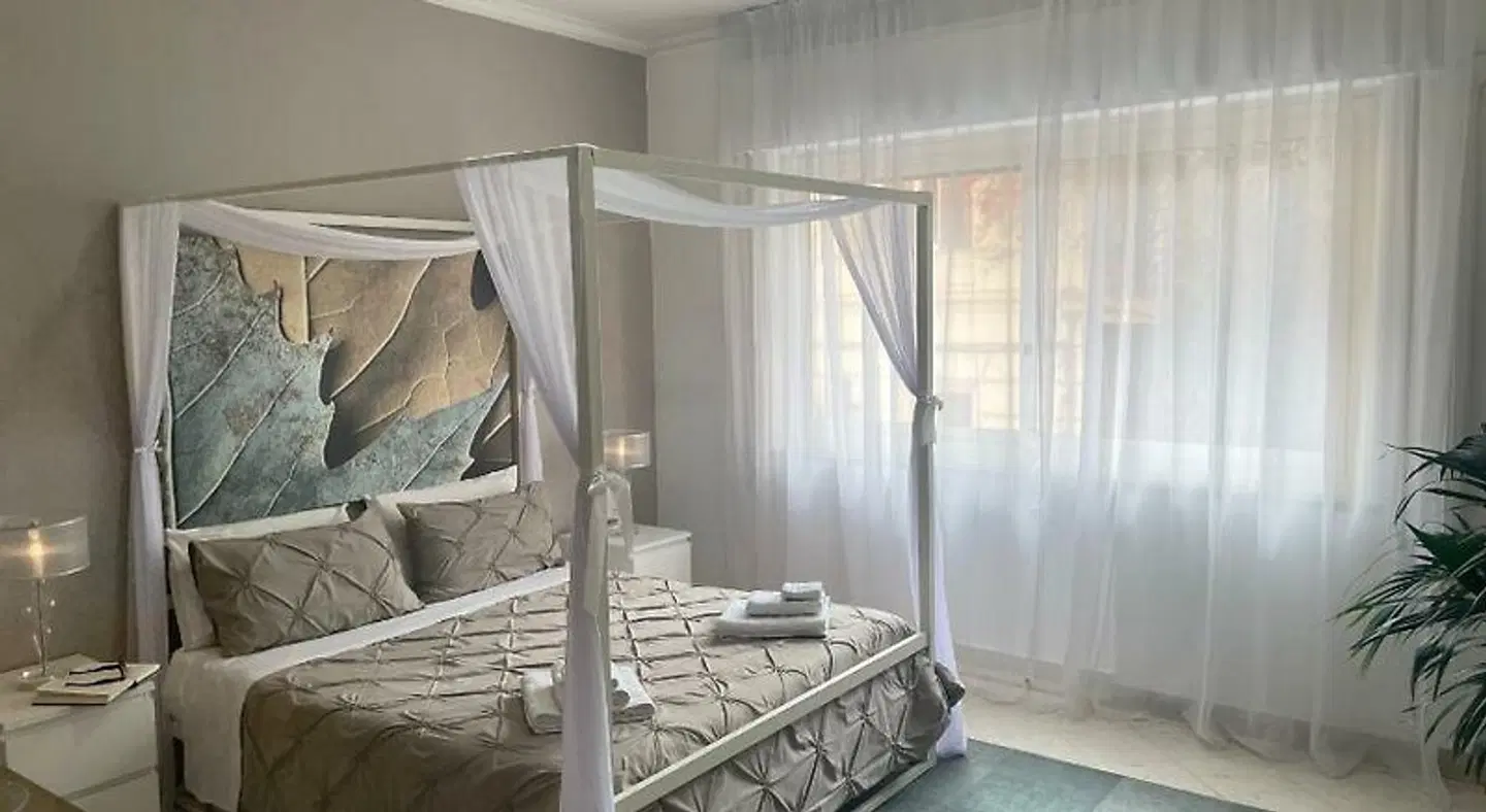 B&B Dietro Il Politeama HEALTH_BEAUTY