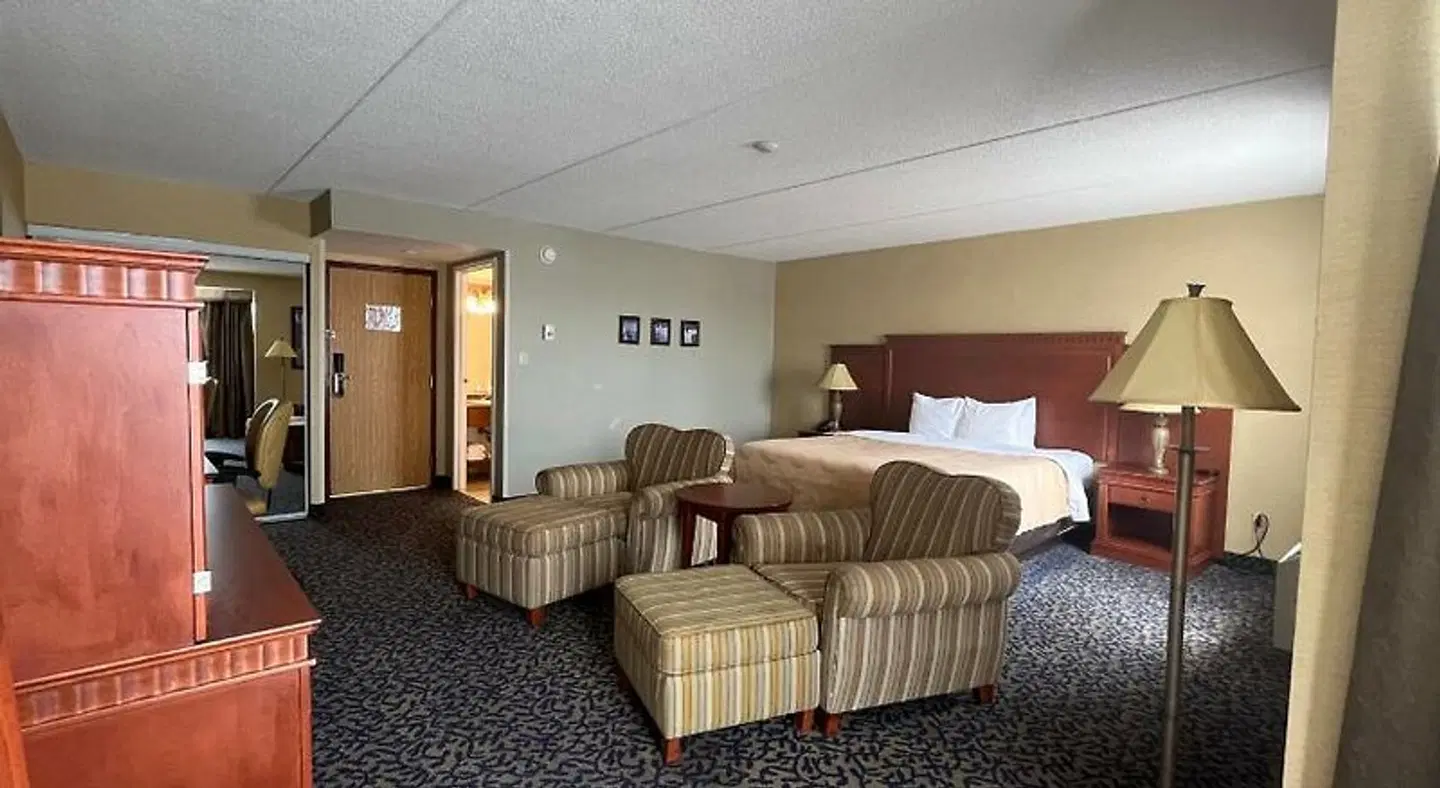 Quality Inn & Suites Bay Front ROOM_EXAMPLE