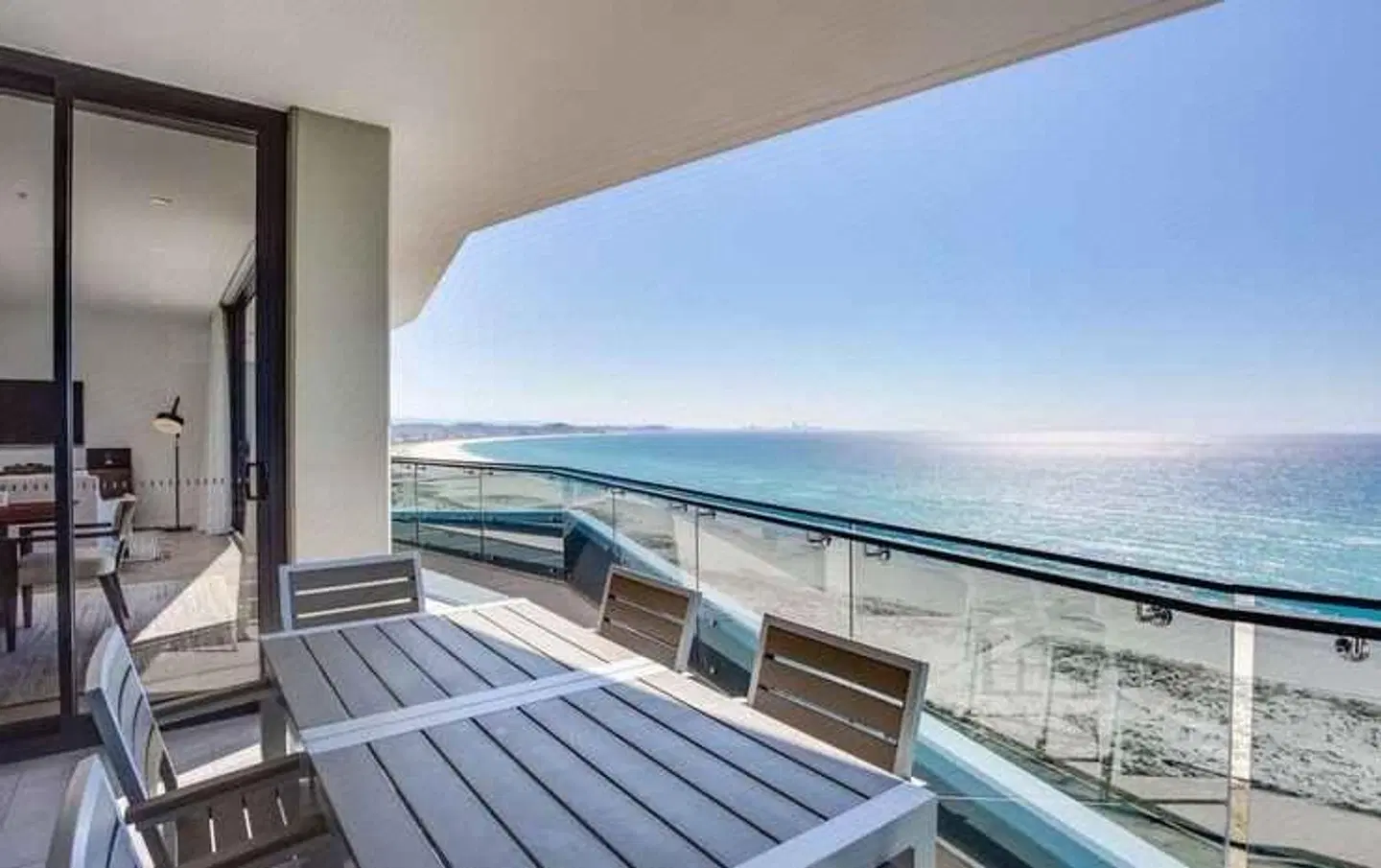 Iconic Kirra Beach Resort Terrasse