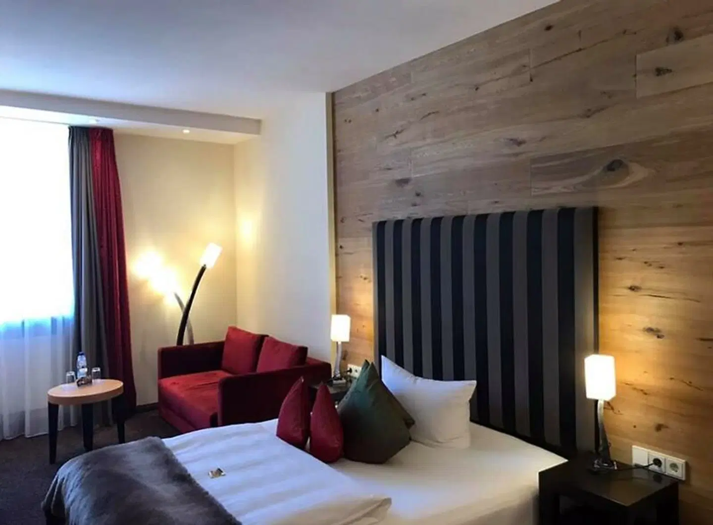 Post ROOM_EXAMPLE