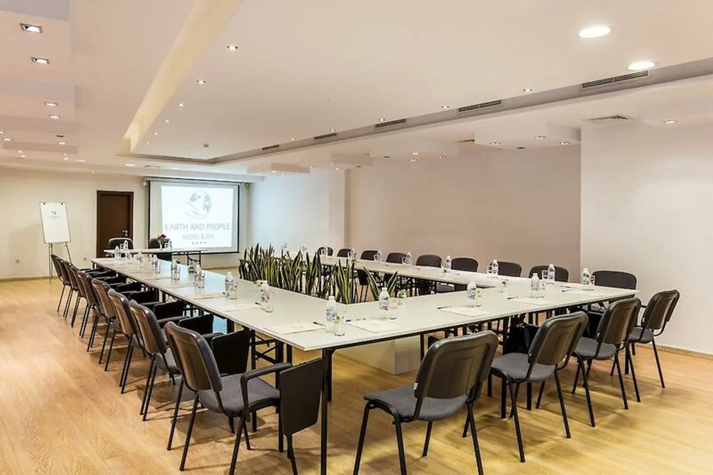 Earth & People Hotel & SPA Konferenz