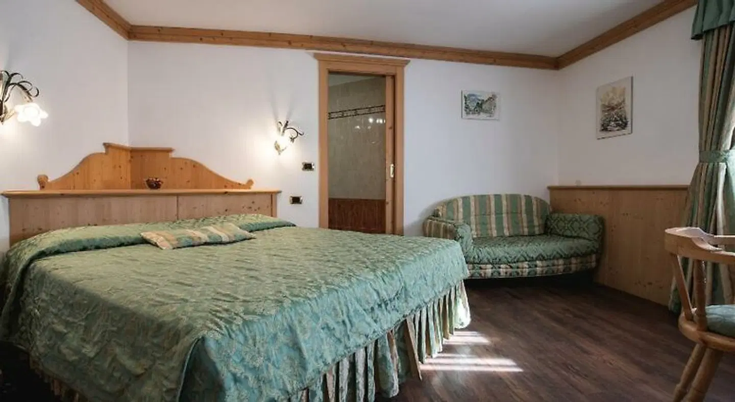 Touring ROOM_EXAMPLE