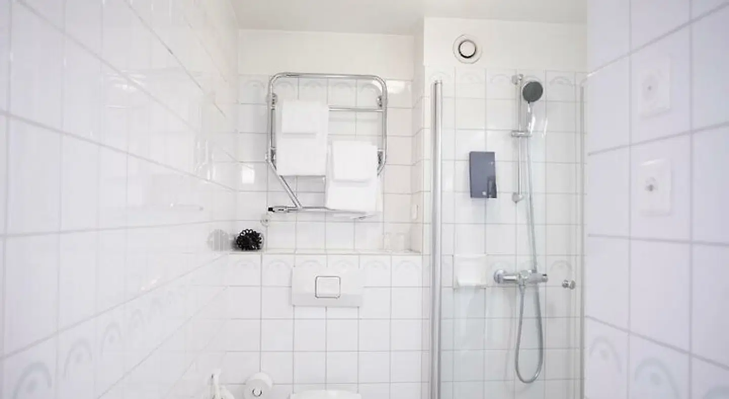 Clarion Collection Hotel Tollboden Badezimmer