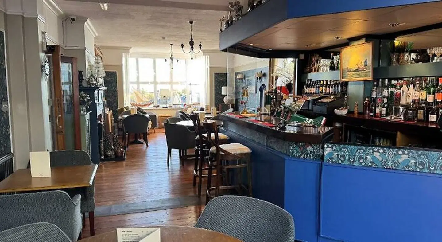 Knights Court Hotel Bar