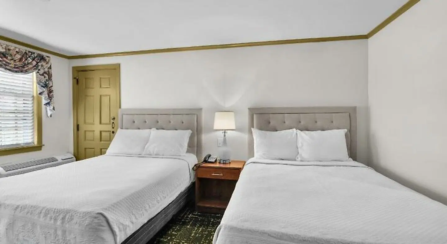 The Old Salt Restaurant and Lamie's Inn ROOM_EXAMPLE