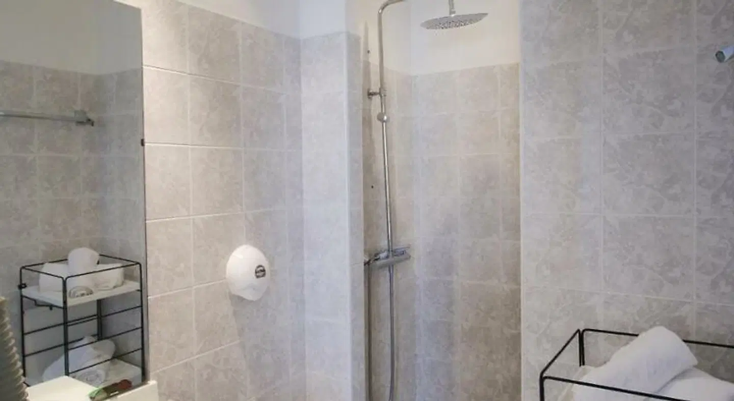 Hotel des 2 Nations Badezimmer