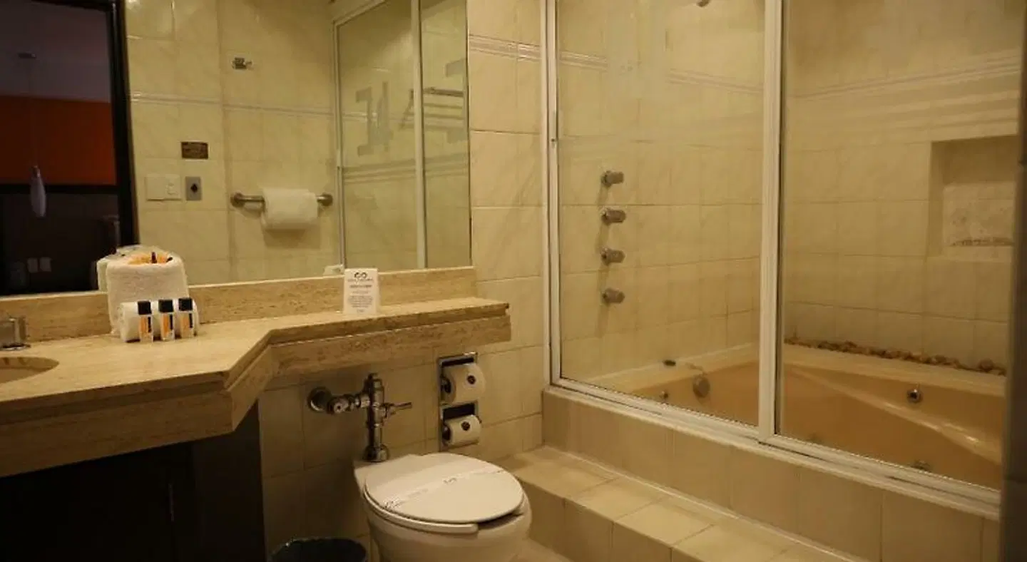 Hotel Catedral Badezimmer