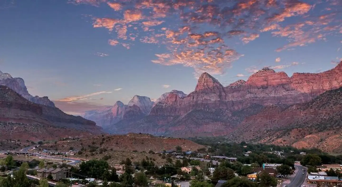 Red Rock Inn LANDSCAPE