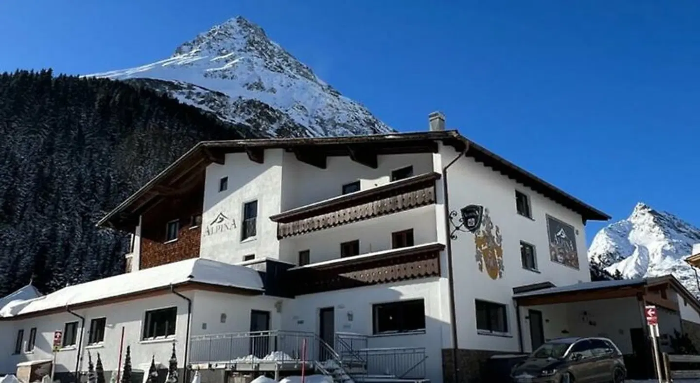 Hotel Alpina EXTERIOR