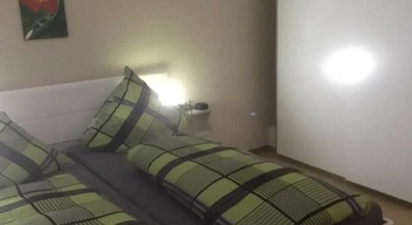 Toff - Toff ROOM_EXAMPLE