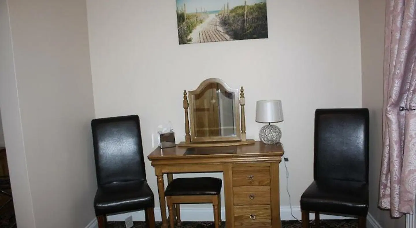 Barons Court ROOM_EXAMPLE